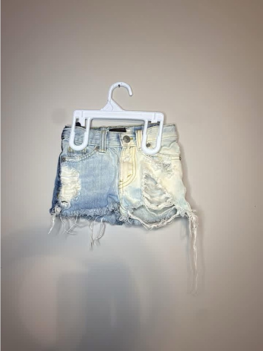 Levi's Two-Tone Distressed Denim Shorts in Light Blue and Bleach
